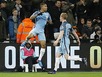 Premier League Round-Up: Manch...